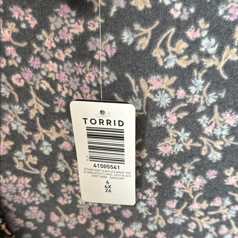 Torrid Black Floral V-Neck Top, NWT - Picture 2 of 4